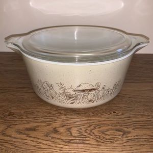 Pyrex 1.5qt Casserole Dish w/lid “Forest Fancies”